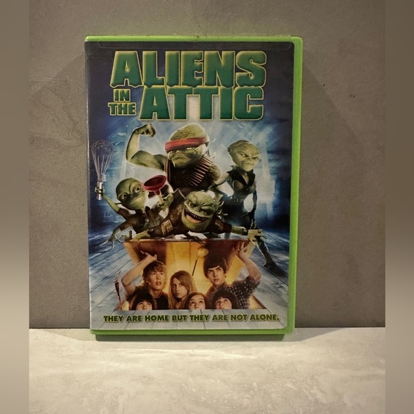 Aliens in the Attic DVD - Picture 1 of 3